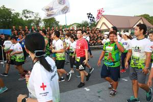 BIB: 
                            <button type="button" onclick="openModal(3530864)" class="btn btn-primary btn-sm float-right btn-popup" data-toggle="modal" data-target=".modal-high-quality">
                        <i class="fas fa-shopping-cart"></i> Add to Cart
                    </button>
                                            <button type="button" onclick="isThisMe(3530864, true)" class="btn btn-success btn-sm float-right btn-popup btn-isme hidden" data-toggle="tooltip" data-placement="bottom" title="นี่คือรูปของคุณใช่ไหม คลิกที่นี่เพื่อเอาเข้าอัลบั้ม">
                        <i class="fas fa-plus"></i> Add to album
                    </button>
                    <button type="button" onclick="isThisMe(3530864, false)" class="btn btn-warning btn-sm float-right btn-popup btn-isnotme hidden">
                        <i class="fas fa-ban"></i> Remove from album
                    </button>